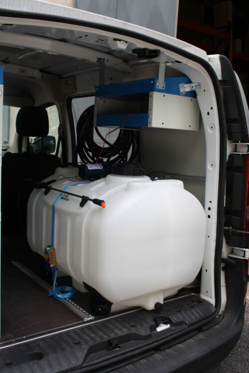 cuve a eau avec nettoyeur Equipvan