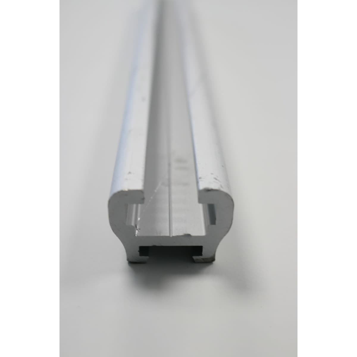 Rail en aluminium pour ancrage crochets au mètre