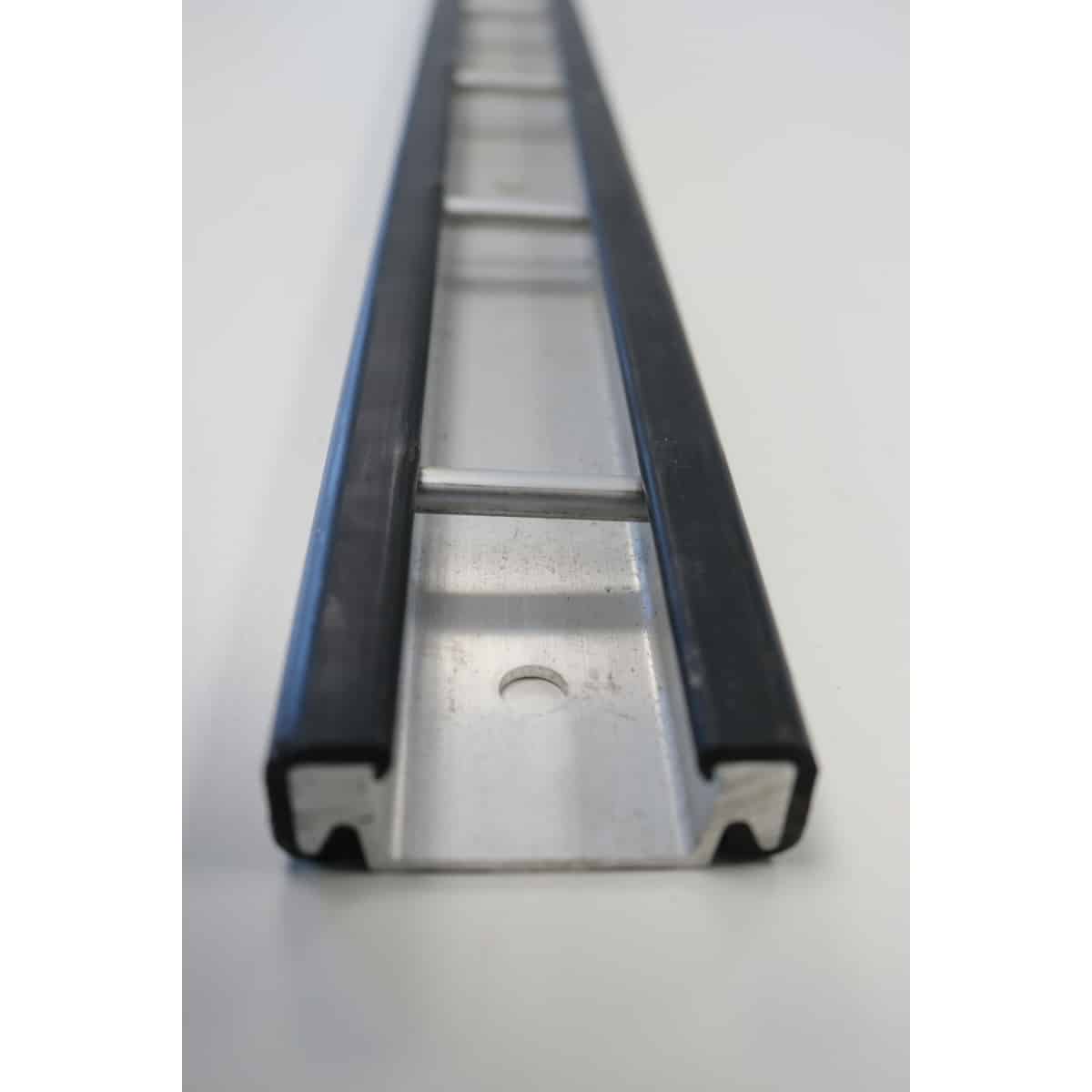 Rail échelle aluminium avec protection PVC noir